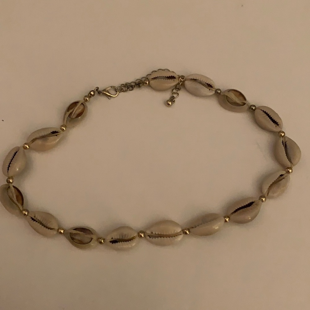 urban outfitters shell necklace